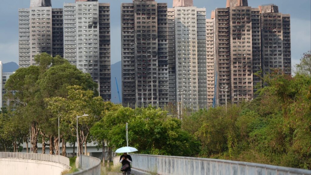 Firefighters prioritised tackling blaze over rescues, Tai Po probe hears