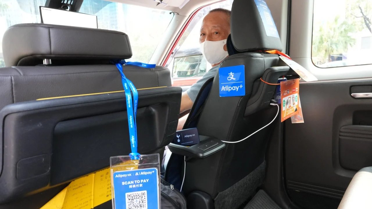 40,000 taxi drivers sign up for e-payment systems as new rules come into force