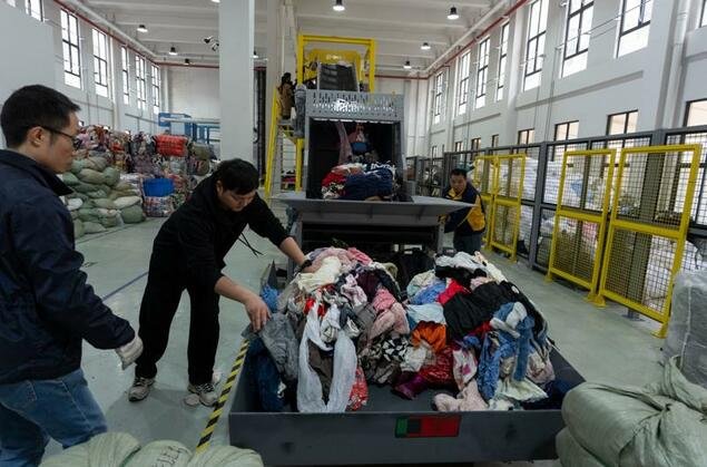 AI machine sorts clothes faster than humans to boost textile recycling in China