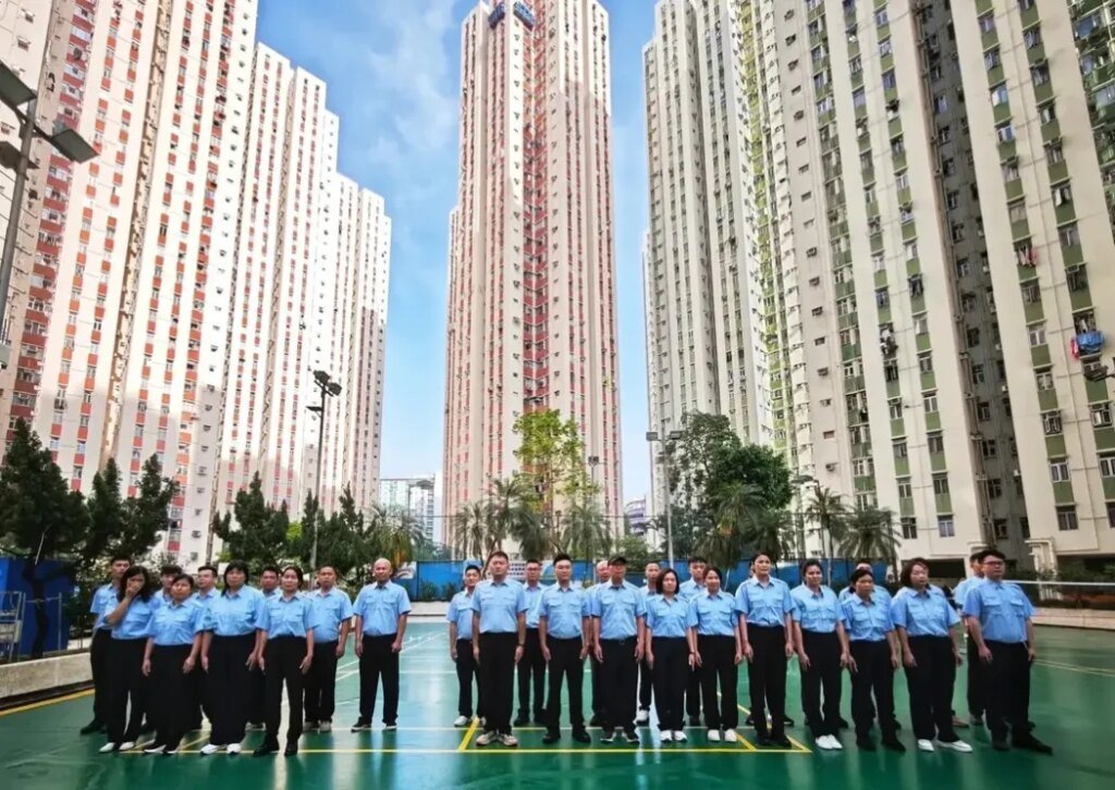 Non-local security guard training at Richland Gardens, a residential estate in Kowloon Bay, in April 2026. Photo: Richland Gardens, via Threads.