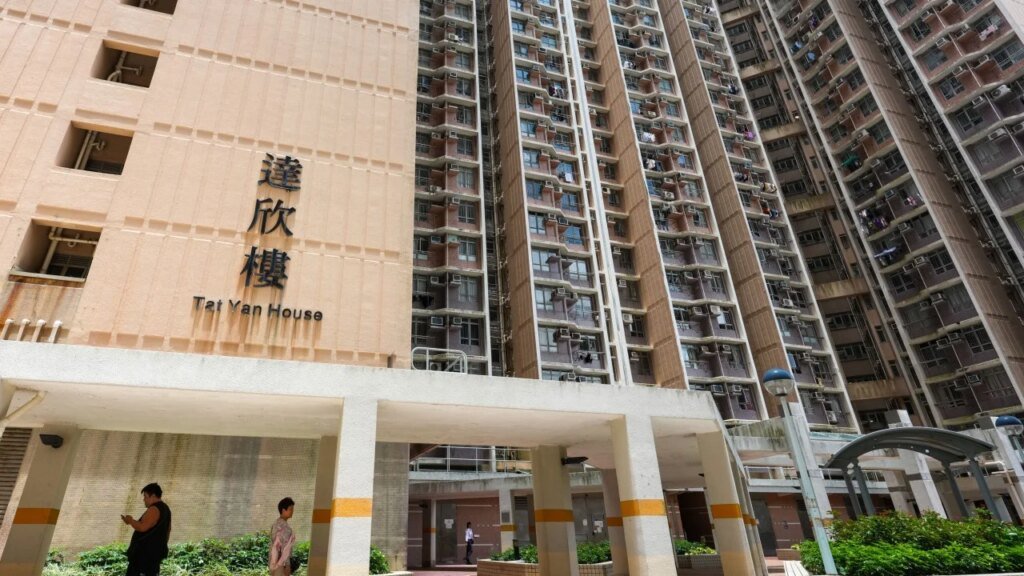 Death of elderly pair in Sau Mau Ping flat a case of murder-suicide, police say