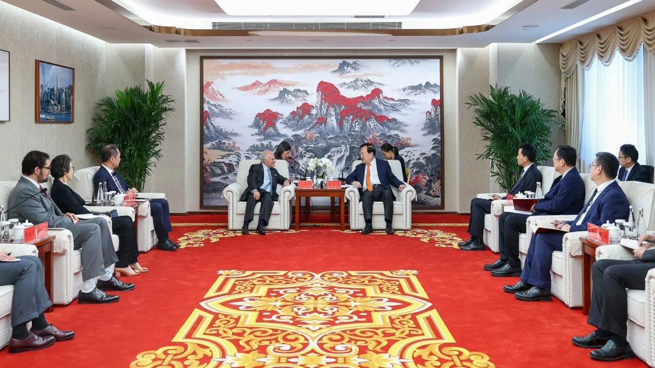 Beijing’s Xia Baolong, top energy official hold talks with CLP’s Michael Kadoorie