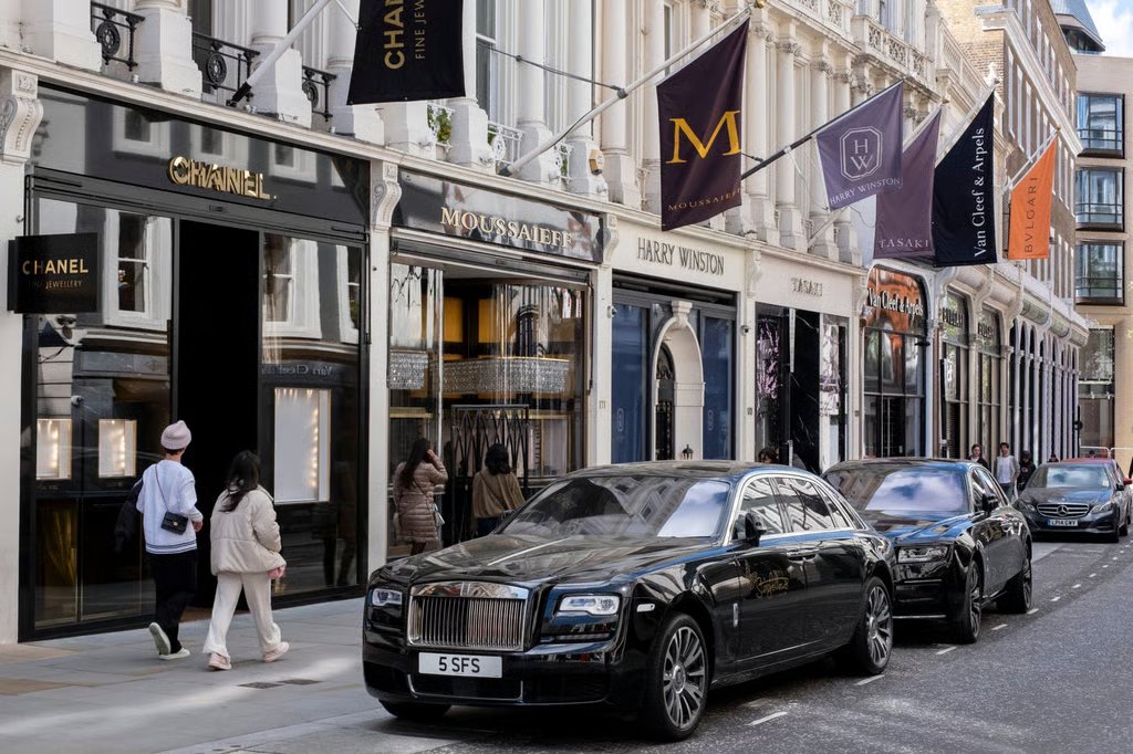 Two Rolls-Royce cars are parked outside exclusive shops on Bond Street in London in April. Photo: Getty Images