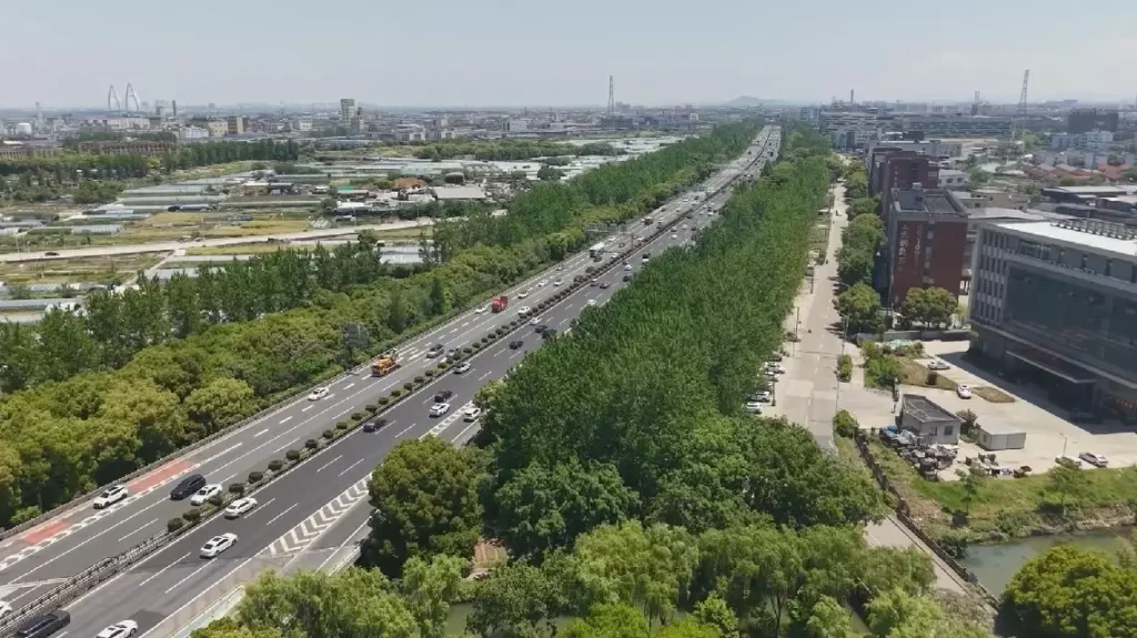 China logs record high inter-regional passenger trips in May Day holiday