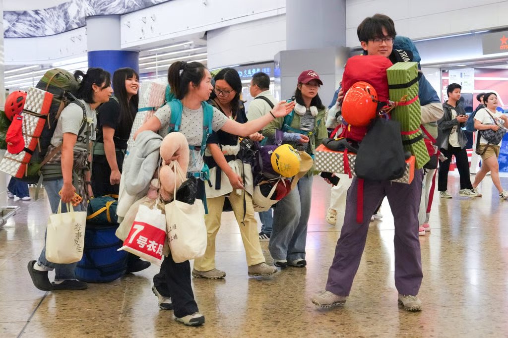 Mainland tourists arrive at West Kowloon High-Speed Rail Station. Photo: Jelly Tse