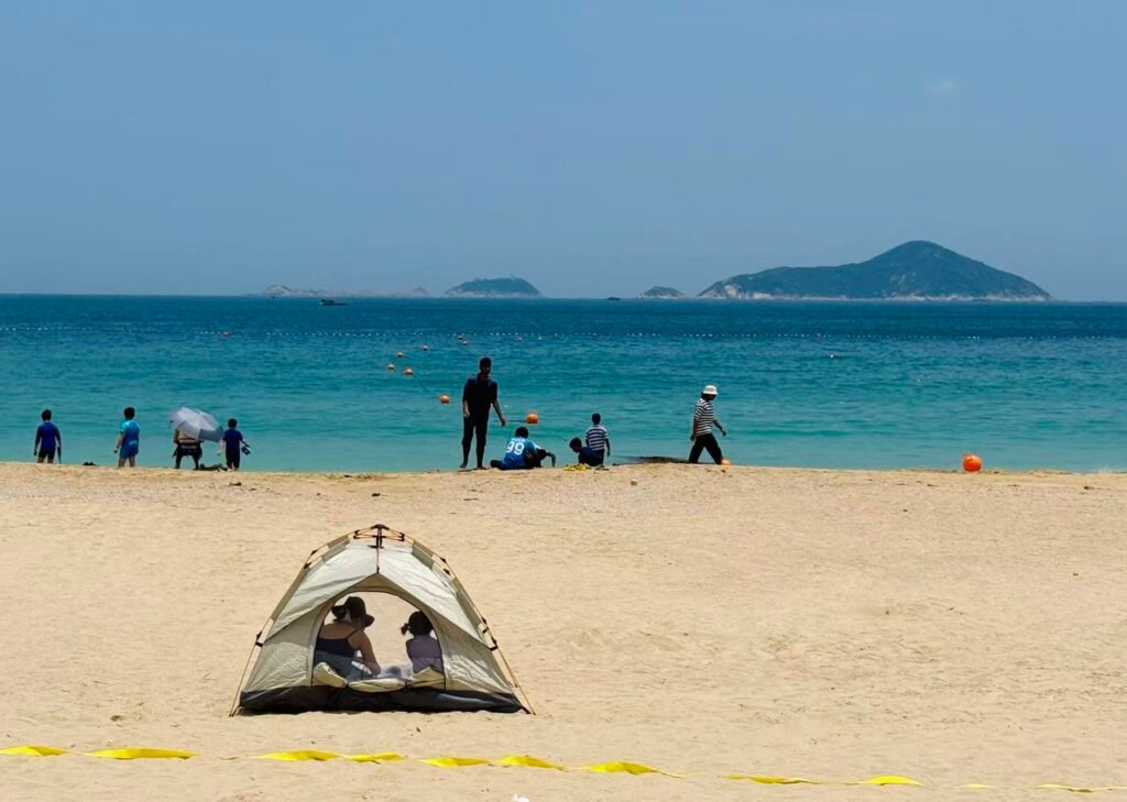 Hong Kong experiences an ‘exceptionally warm’ April