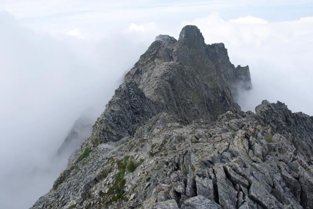 Gendarme, a rocky ridge in the Hida Mountains, Japan. File photo: Wikimedia Commons.